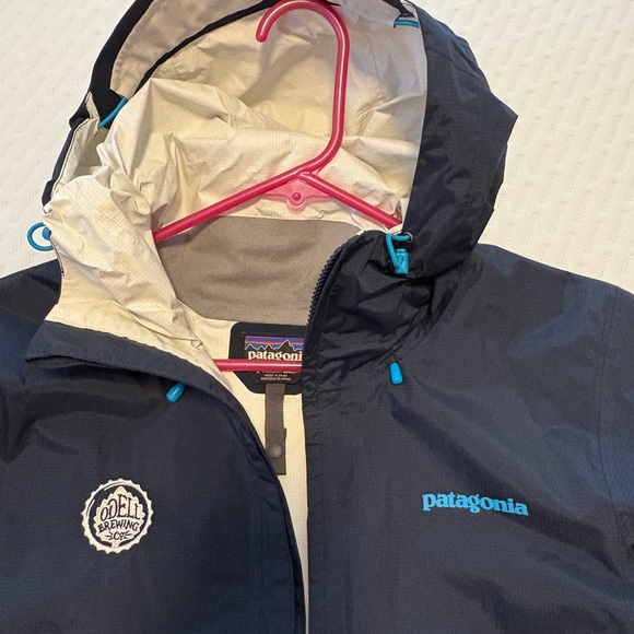 The Patagonia Torrentshell Full Zip H2NO Ladies Large Rain/Wind jacket - Picture 4 of 8